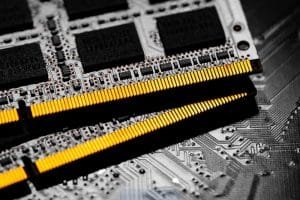 ¿Cómo se aumenta la memoria RAM de un notebook?