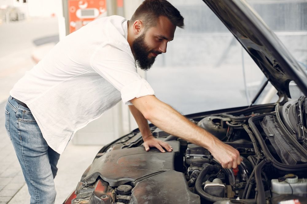 auto con batería descargada de forma segura