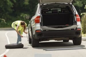 Cómo guardar herramientas en el auto sin perder espacio