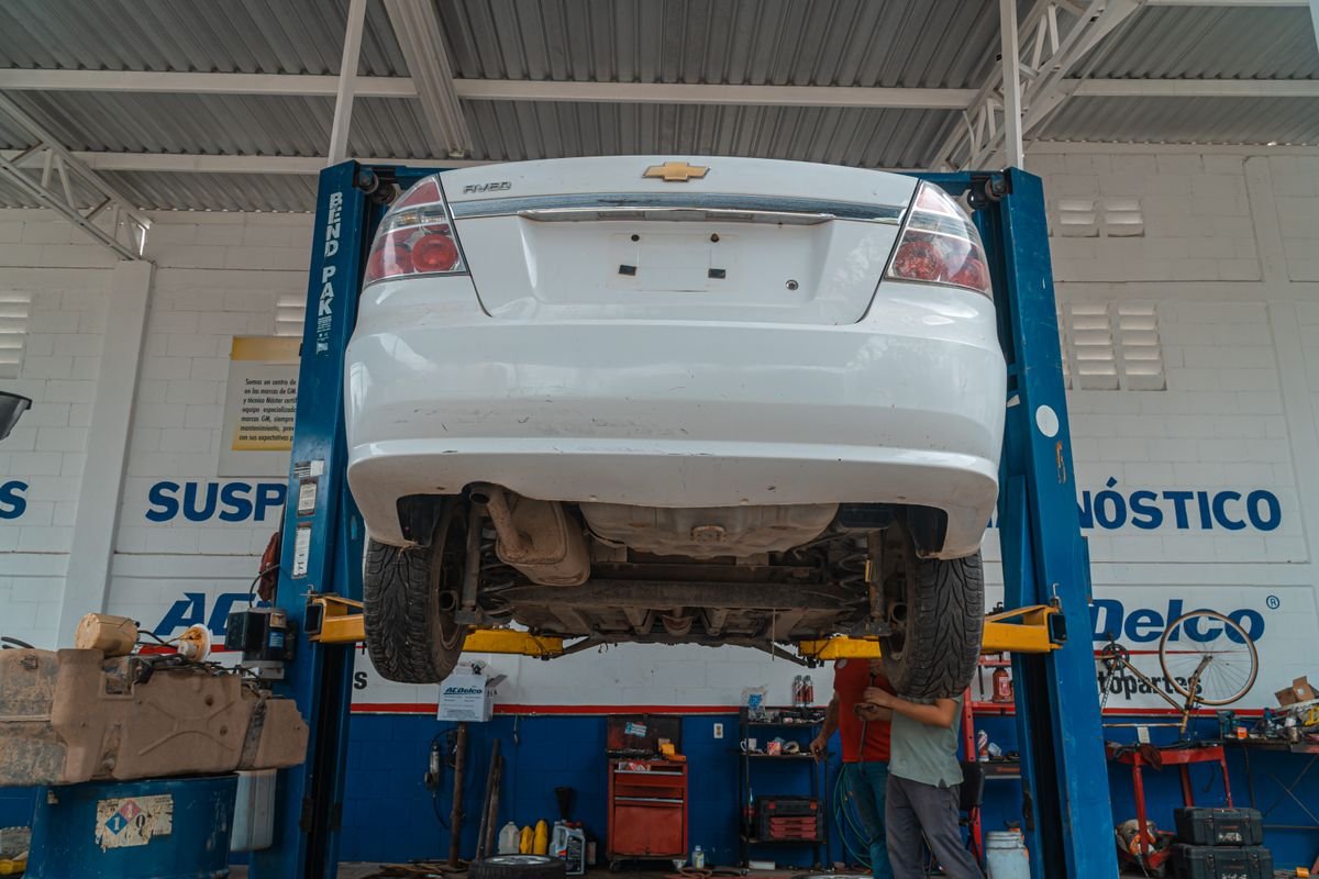 Chevrolet en taller mecánico automotriz
